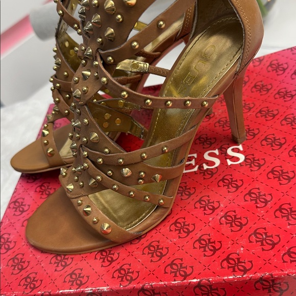 Guess Laidea medium brown leather 6.5 in great condition the box does have wear - Picture 7 of 9